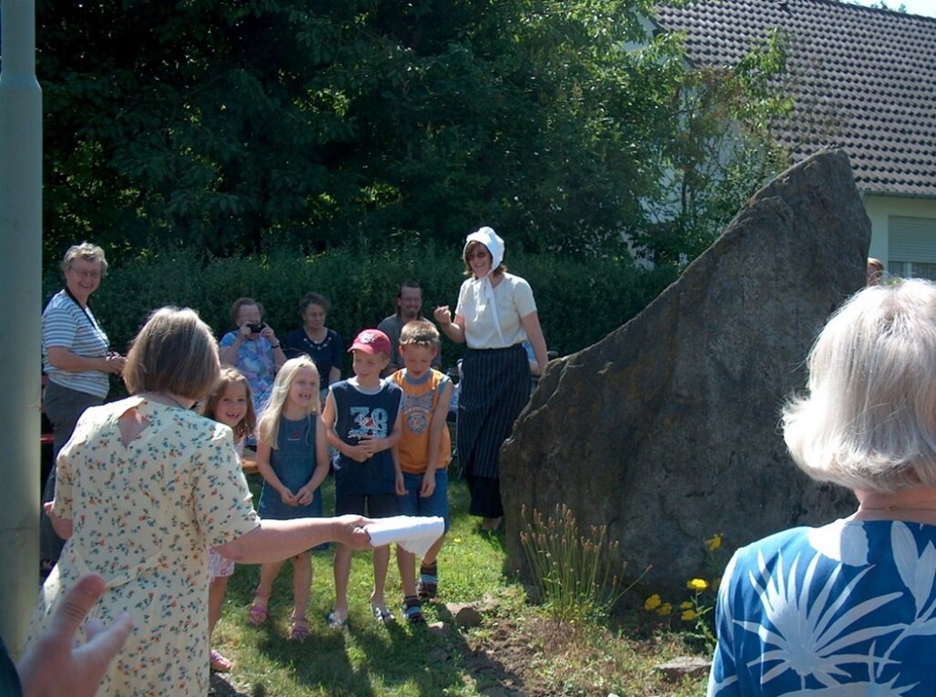Spielszene am Kindstein mit "Keannfra" beim Kindsteinfest im Jahr 2005